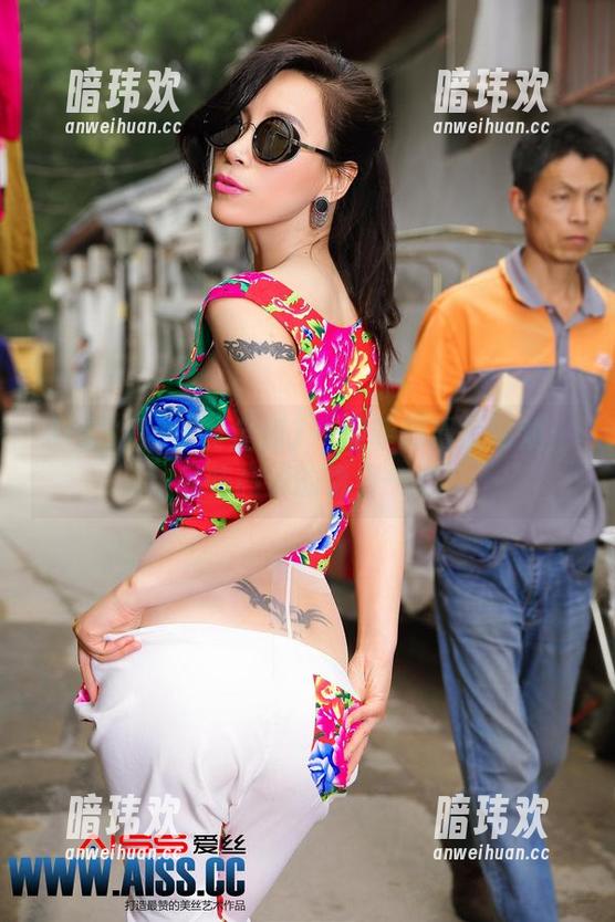 AISS爱丝(黄金版) - 索菲的滑板游戏：品味高清的青春气息