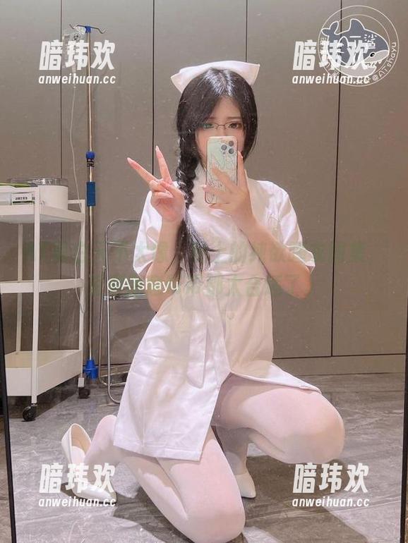 AT鲨 AT鲨白天不太像,晚上的纯欲睡衣图集,资源随意带带都太合适了。