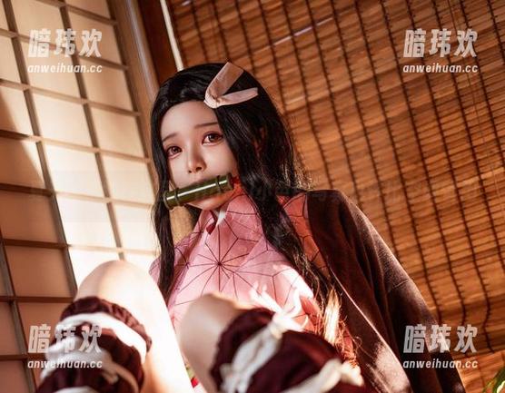 夏天的精髓在这里，Hachi小芭的写真也许比空调管用