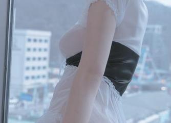 什么白衬衫!Kang Inkyung穿得我差点忘了身边还有别的衣服,高清得有点过分了。