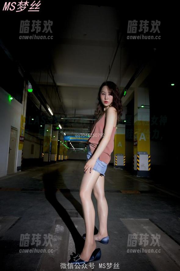 MSLASS梦丝女神 - 珂珂的匡威鞋女神写真，图包里的潮流之旅——鞋子给力，人更给力！