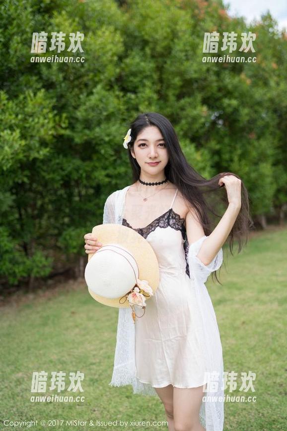 MiStar魅妍社 - Olivia童安琪的眼镜私拍——当模特遇上聚光灯，我的眼镜差点被晃丢。