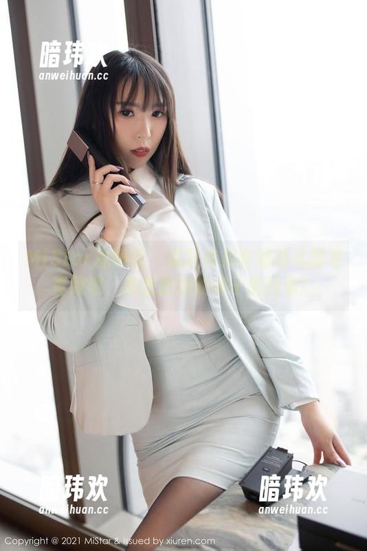 MiStar魅妍社-月音瞳 MiStar魅妍社 - 疯狂向月音瞳的礼服写真致敬,真想把她的裙子搬回家!