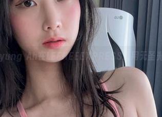 看!Myung Ah在LEEHEEEXPRESS运用无圣光的魔力