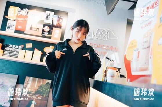Sonson(손손)美图更新：披萨女孩兄弟，快来趣味十足的壁纸！