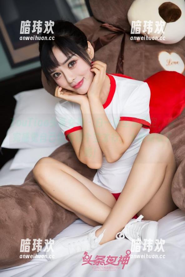 TouTiao头条女神-白一晗 TouTiao头条女神 - 白一晗全套镂空,看完感觉自己也得镂个空才行,太抓眼球了吧!
