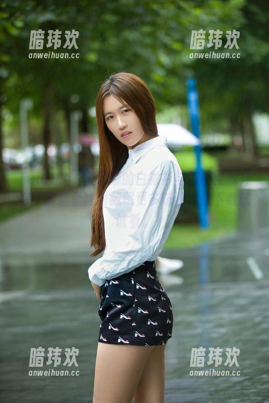 TuiGirl - 田芯娜的白衬衫与清新空气并存，图集里隐隐藏藏更多味道，快下载试试看。