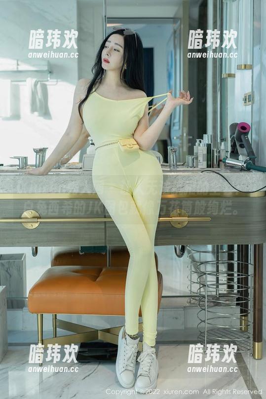 Xiuren秀人网 - 让人无法抗拒的全套：白兔西希的JK图包就像万花筒般绚烂。