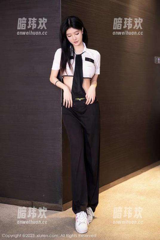 Xiuren秀人网-金幼汐Vivian Xiuren秀人网 - 金幼汐Vivian的天台图片合集:设计师和美食家应该联合出本书!