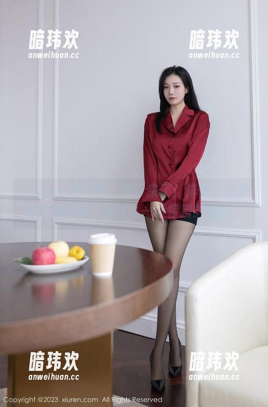 Xiuren秀人网-麻吉小兔子 Xiuren秀人网 - 来了来了!麻吉小兔子的空姐图包,有这么一股特别的氛围。