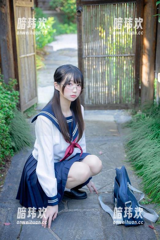 “nagisa魔物喵”，这一套女仆与死库水的合集其实很考验自己的想象力呢。