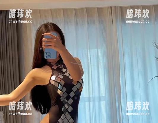 微密圈 - 不爱笑的赛琳的豹纹合集，总认为她气场太强，走到哪里都像刷了一层薄纱。