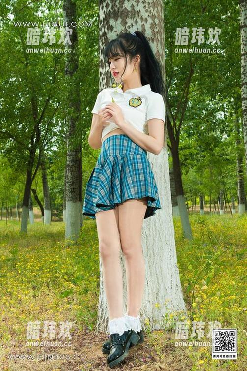 丽柜 - 钟晴的天台系列：不小心开启的写真图包秀场！