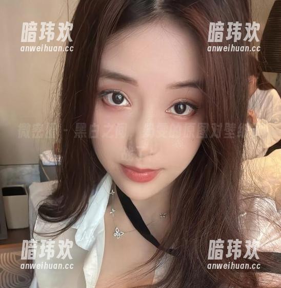 微密圈 - 黑白之间，奶雯的原图对壁纸开战了！