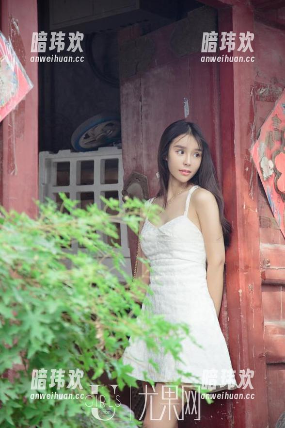 尤果网 - 说说贝拉和她的红裙写真，那个裙摆，随时可能派出“风筝”！