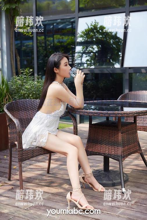 尤蜜荟-月音瞳 尤蜜荟 - 我在想,月音瞳的图片不会真有魔法吧,作品让人不自觉地想靠近。