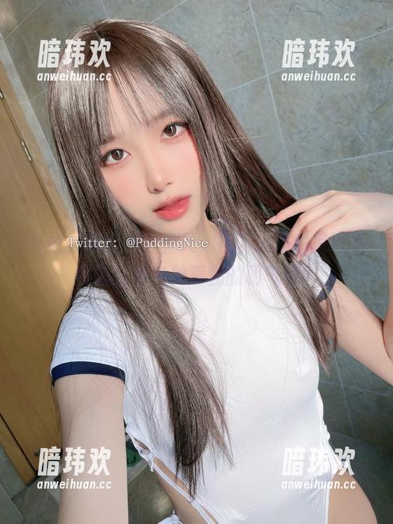 白衬衫照出一片蓝天，布丁大法的写真图册怎么都有种蓬勃的朝气呢？