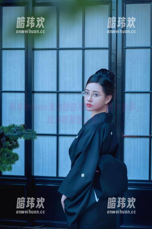 年年Nnian海边的自拍时间：图片分享，连海鸥都想上镜！
