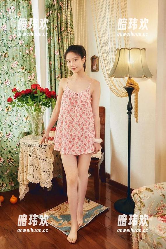 年年Nnian和她的婚纱作品集：分享我被衣服压到的心酸