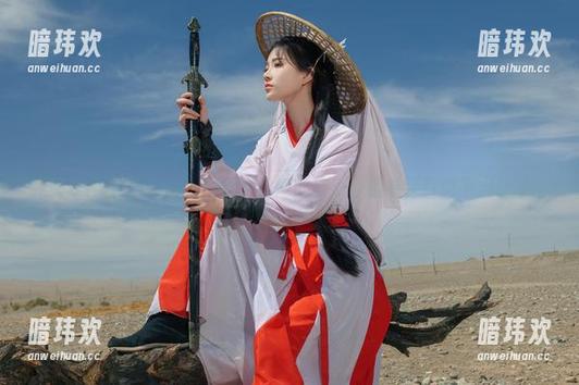 漂亮是年年Nnian，制服更是她的应景，看看还真说不出话了。