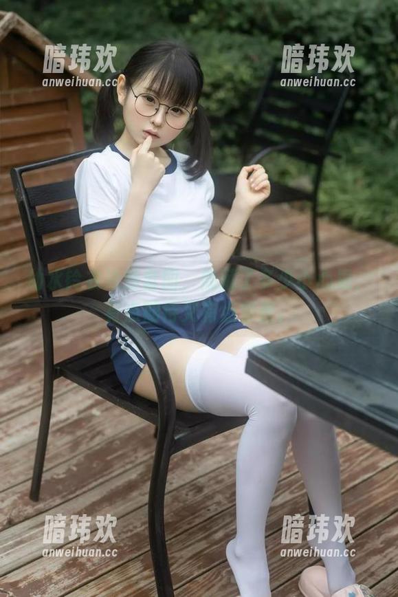 幼水铃衣 幼水铃衣泳装套图,隐藏了多少小心思,有点期待又有点紧张。