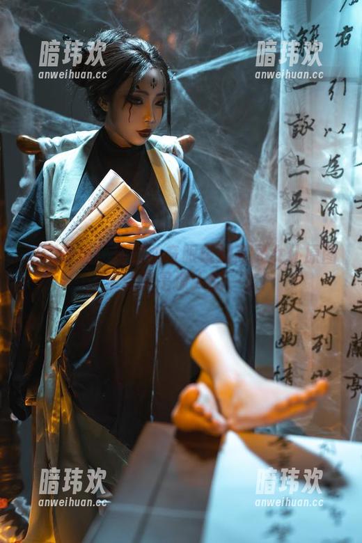 杏仁曲奇 福利升级!杏仁曲奇眼镜娘高叉女仆原图,果然又是撩人的一套!