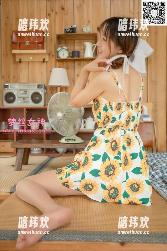 梦丝女神 - 写真小允儿，展现牛仔连衣裙的撩人姿态，在线围观！