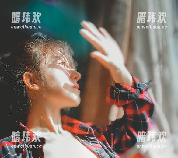 樱晚gigi 让樱晚gigi的黑白套图带你找到一种不同的点滴,幽幽的。