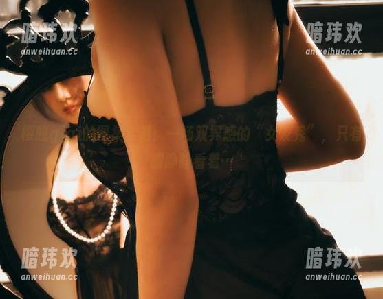 樱晚gigi的图集定制：一场双界感的“女友秀”，只有眼睁睁看着…