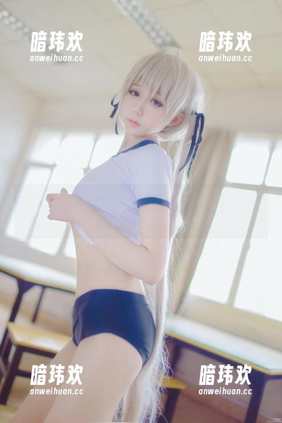 深夜翻阅，浅野菌子豹纹写真全套，沉浸在那一片野性之中。