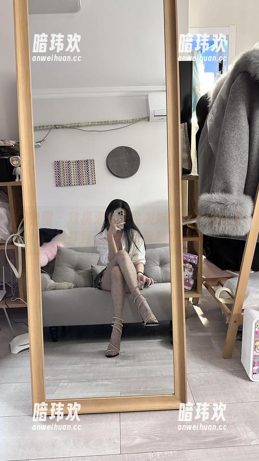 微密圈 - 玫桃泡芙把金发妹妹放在网盘里，是打算引发一场审美风暴吗？