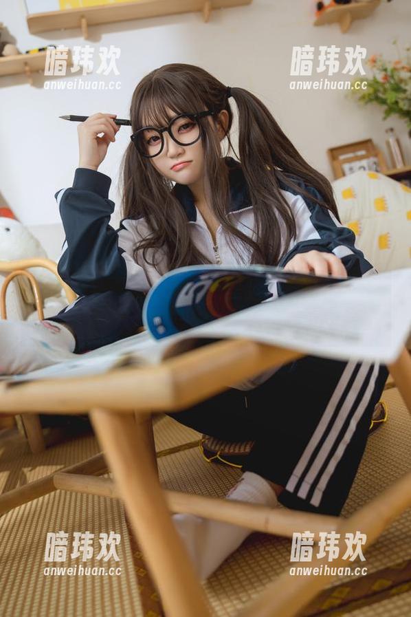 资源在线：神沢永莉的美腿拿来就能打发无聊时光的绝佳美图