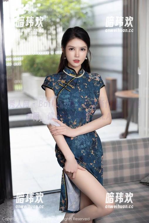 秀人网 - Baileys香儿的最新作品：长腿原图，像是摄影师的SALAD吧