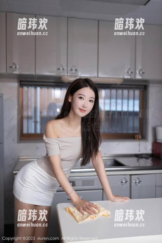 秀人网 - 安琪Yee私房的夏日系列，悄悄给我添了几分热度。