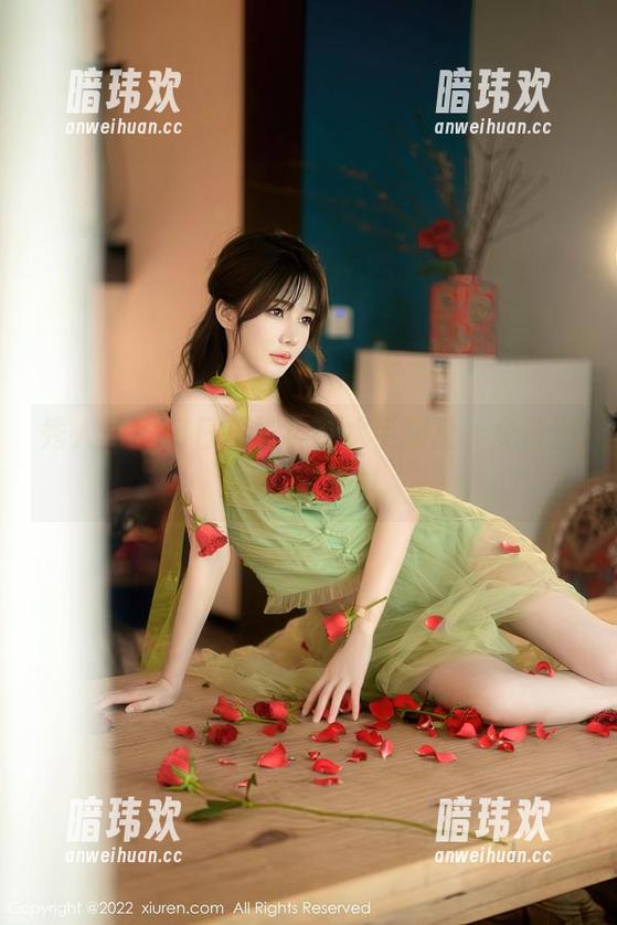 秀人网 - 明日花桃桃在水手服里，免费图片随便下载！