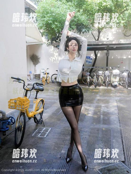 秀人网 - 没想到网袜也能如此开票，狐小妖Baby高清写真集值得你静静品味！