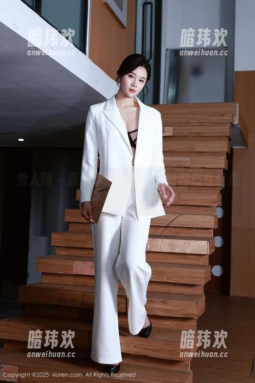 秀人网 - 原图炸裂！甜七七的和服在这里，不看一定后悔。