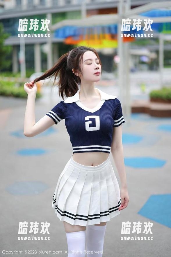 秀人网 - 盼盼已鸠的清纯写真：这一脸的无辜，估计是被邻居小孩扒拉了两小时后拍的。