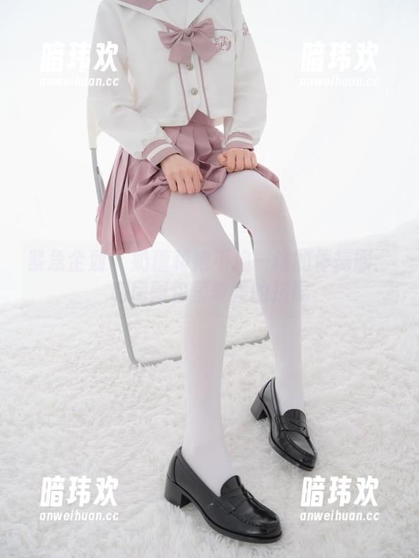 紧急企划-奶糖 紧急企划 - 奶糖和她不拘一格的体操服:私房图包里奇怪的搭配