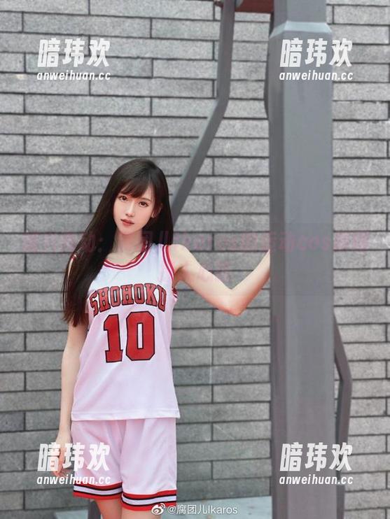 腐团儿Ikaros 随兴而动:腐团儿Ikaros的运动cos原图撩人心弦