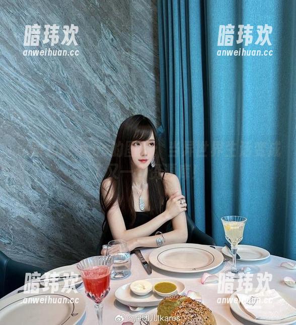 腐团儿Ikaros的图集：当异世界生活变成了又一个资源库！