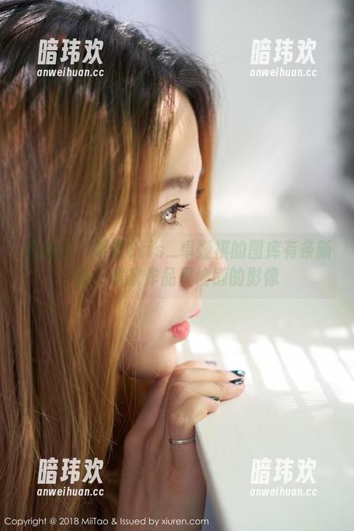 蜜桃社 - 听说Cris_卓娅祺的图库有条新猫：居家作品里偷懒的影像