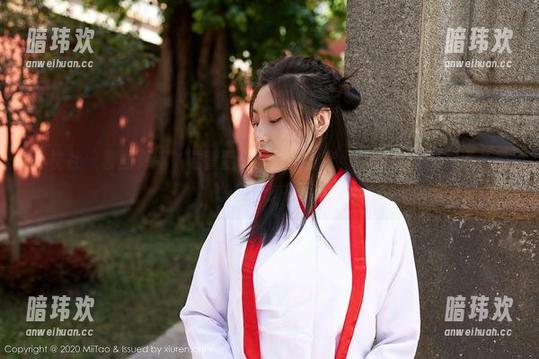 蜜桃社-陆萱萱Cecilia 蜜桃社 - 套图更新!陆萱萱Cecilia的肉丝,把你我都扑通扑通的心给击中了。