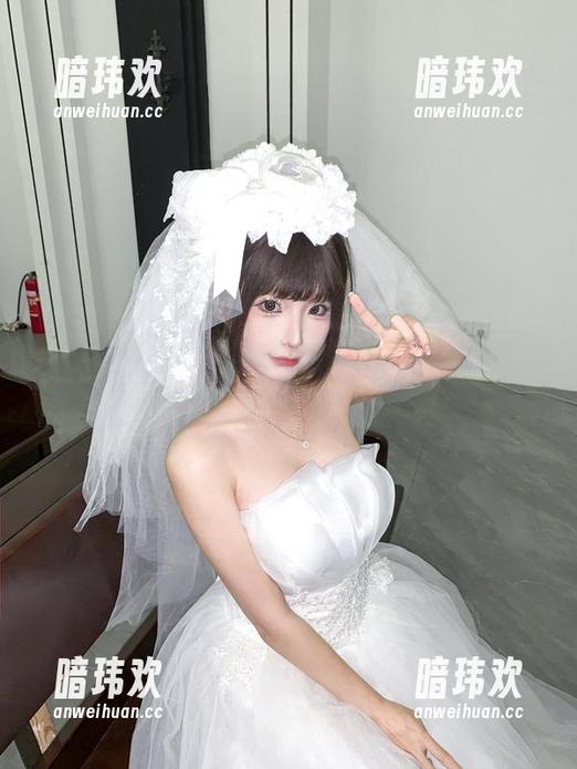 蠢沫沫解锁豹纹写真，果然时尚是一种勇气与无畏的蜕变。