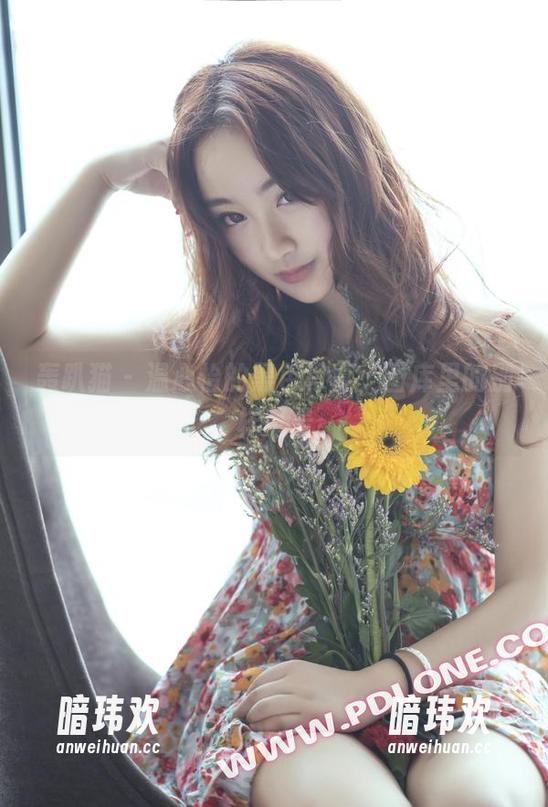 轰趴猫 - 温心怡的黑色写真，图库里的别样风景