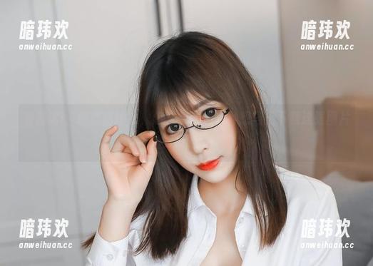 雯粥粥i，蝴蝶结睡衣，怎么会让人有种想马上下载这张图片的冲动呢？
