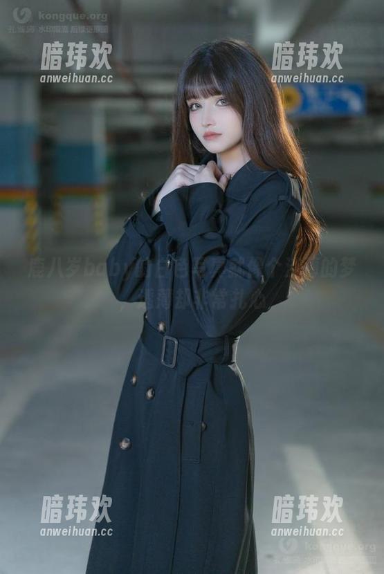鹿八岁baby的白色写真就像个淡薄的梦，透薄却非常扎心
